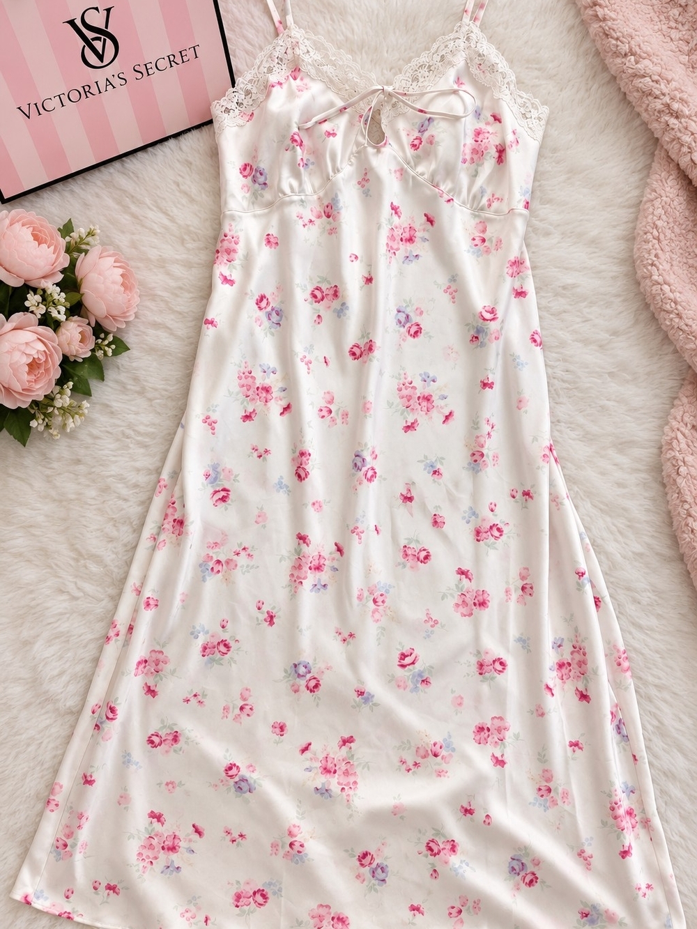 Dream Angels
Butterflies Jacquard Midi Slip Dress